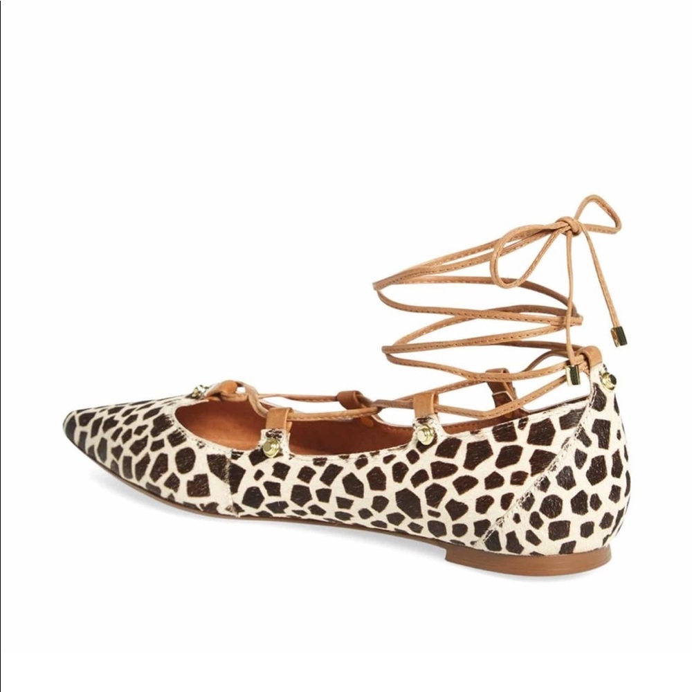 NWT- Halogen Giraffe Printed Lace Up Shoe